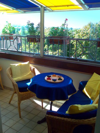 TERRAZZINO CON VISTA PANORAMICA: COMODO ANCHE PER PRANZARVI...